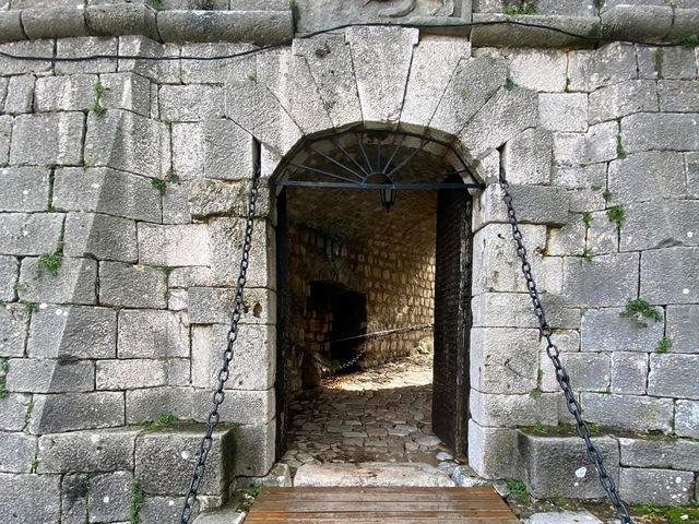 Knin Fortress: Croatia's Majestic Sentinel 🏰