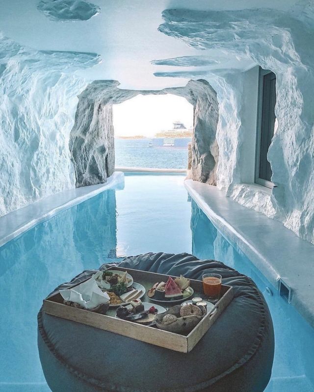 March trip to Greece | Cave hotel! Romantic love, sea, niche private collection.