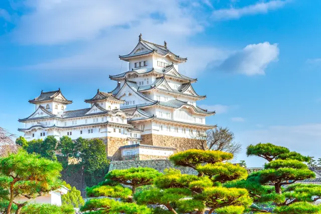 히메지 성: 일본 성곽 건축의 대표 및 관광 명소