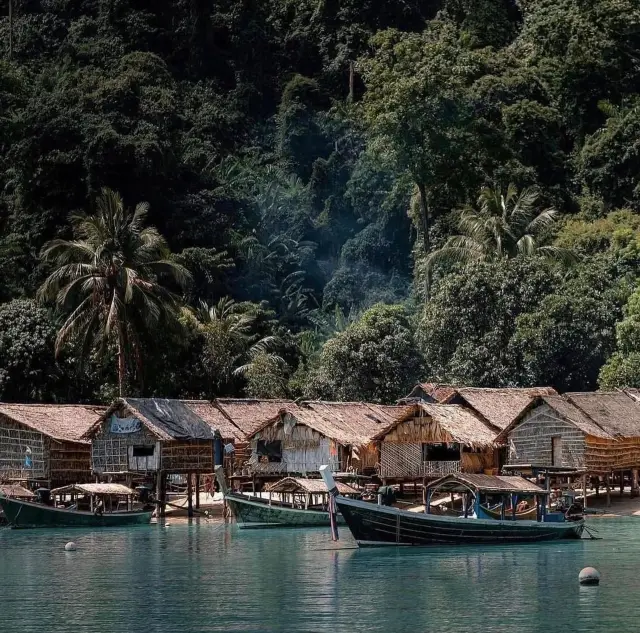 When tourists flock to Similan, the neighboring Surin Island is as quiet as if it's in another world! Surin Island, as a national park officially protected by the Thai government,