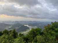 黃姚古鎮附近，戲水魚鱗壩，俯瞰千峰林立