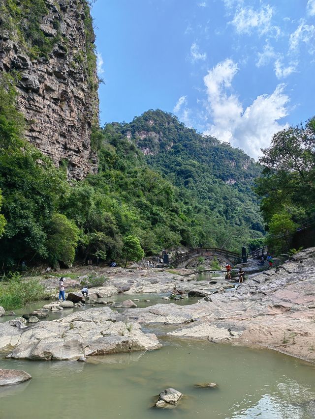 來封開感受大自然的鬼斧神工，溶洞瑤池，千層峰，大斑石