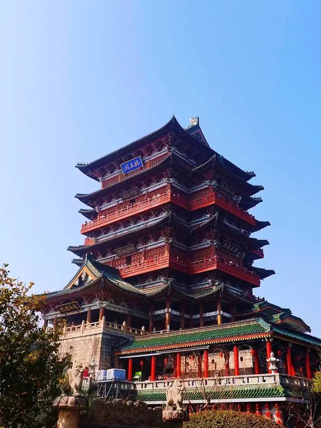 Autumn waters share the sky's endless hue: Pavilion of Prince Teng