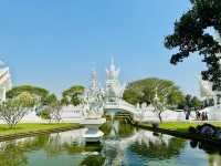 泰國白廟——世界上最高貴潔白的廟宇