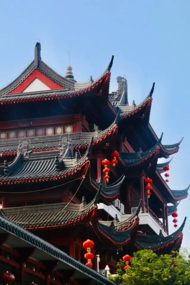 If you have time, you might want to come here for a visit, it's a great spot for photography