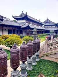 真如鎮，雖陷水泥森林中，唯這方淨土依舊