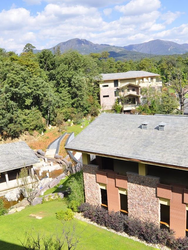 🏰 Kunming's Castle Retreat: Luxury & Nature Unite 🌿