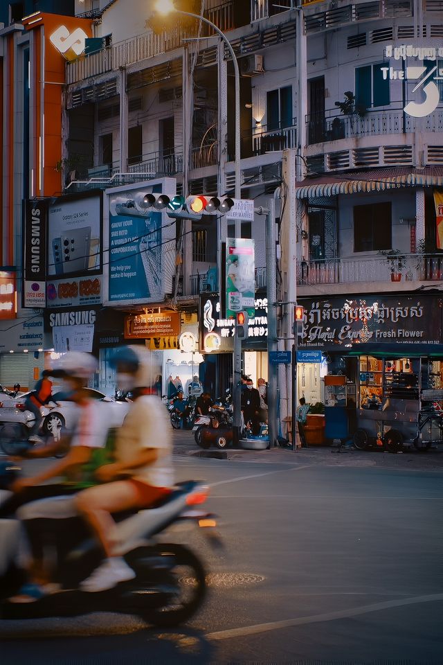 Phnom Penh, Cambodia Night Market 📷 Discovering the street flavors in the city