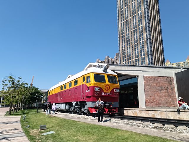 廣州鐵路博物館與濱水公園。