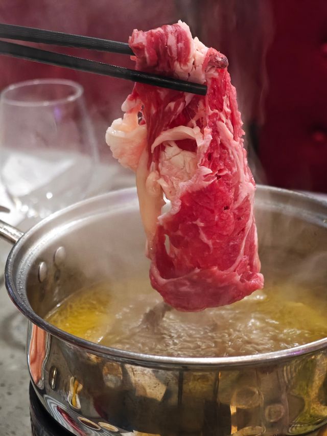 牛肉香飄飄搭配五指毛桃火鍋自助，nice～。