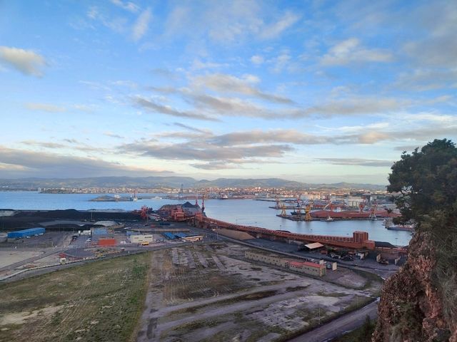 Sunset at Gijón’s Port: A Peaceful Summer Escape 🌅⚓