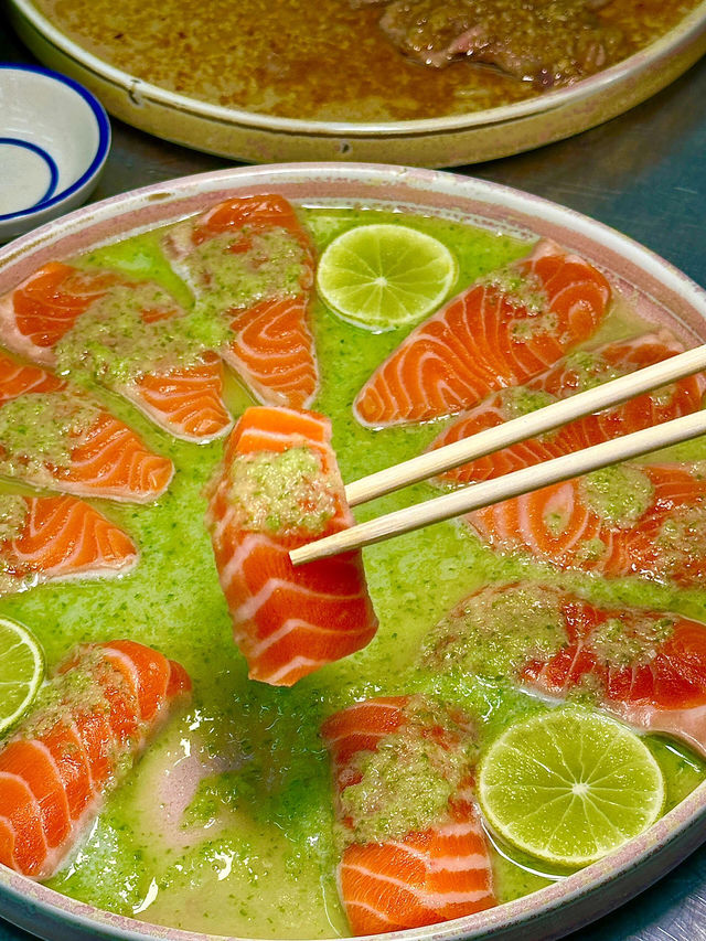 🇹🇭朱拉美食街｜開了幾十年的老牌泰餐魂！Louisvanich必吃清單來了✨
