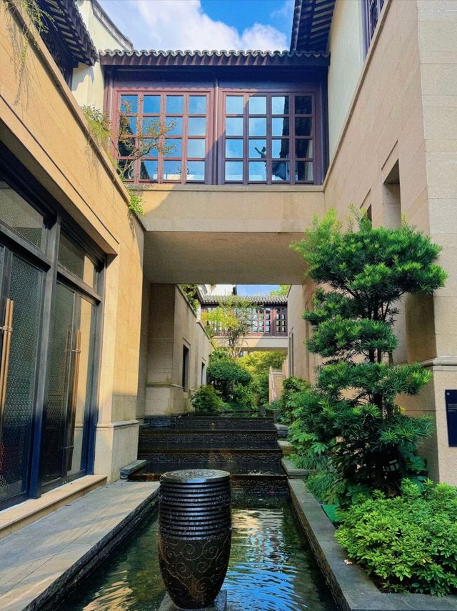 住進西湖邊嘅江南夢境！