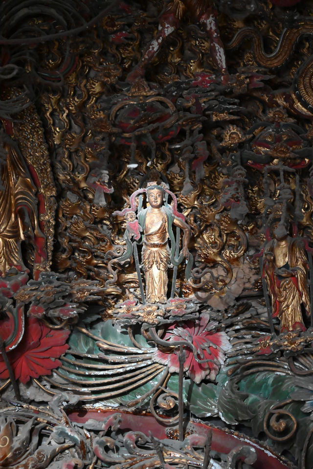 一尊鐵佛，千年守望。晉城鐵佛寺，以鐵鑄魂