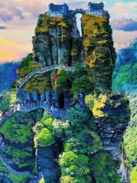 梵淨山日出絕景！雲瀑漫過腳底，恍如天宮！