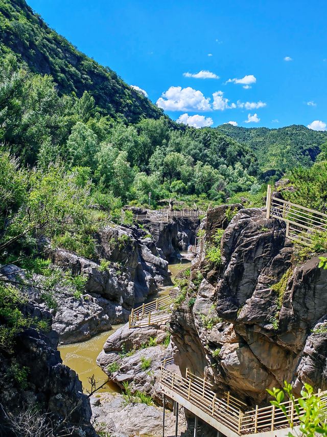 將靈魂拋進山水，先係對抗40℃北京嘅終極浪漫