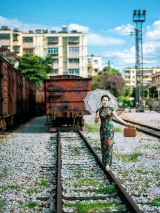 At Kaiyuan Railway Station, turn around and collide fully with the old times