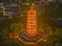 定南布衣塔打卡影相，夜景影出嚟好靚