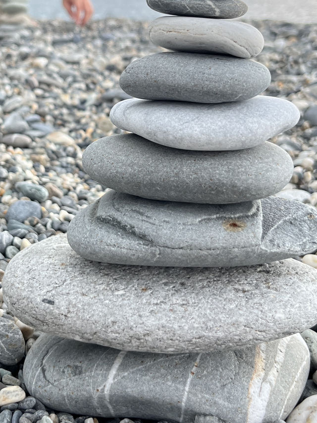 🌊 Qixingtan Beach Stone Stacking: 7 Stones, 1 Magical Moment! 🪨