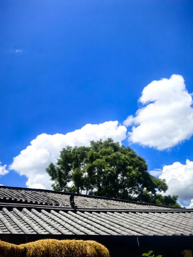 在麗江古城尋一處靜謐居所？吉隅·民宿絕對值得住進你的收藏清單這家藏在木府旁的寶藏民宿，自帶「3分鐘