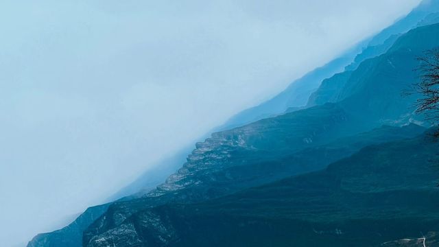 藏在秦巴秘境中的龍頭山也太絕了吧雲海繚繞山峰，有如仙境！這份一日遊攻略趕緊收好～  漢中龍頭山