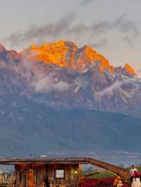 玉龍金山晨光絕美