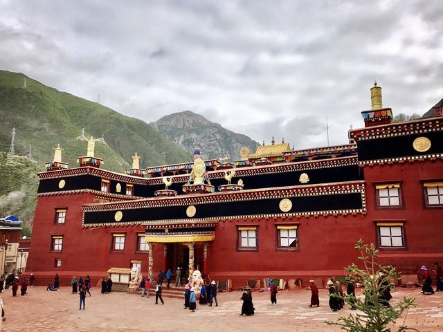德格印經院,經版在暗室裡沉睡,文化在藏紙上流傳 德格印經院,經版在暗室裡沉睡,文化在藏紙上流傳