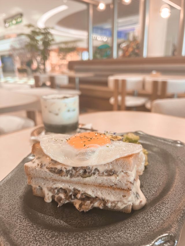 人氣梳乎厘pancake  山頂新分店！