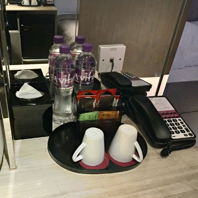 葵涌工廠區內的「荃灣絲麗酒店」