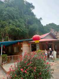 ☕  Hidden Halal Café in Limestone Cave