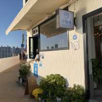아기자기한 마을에 바다까지 보이는 곳..🩵