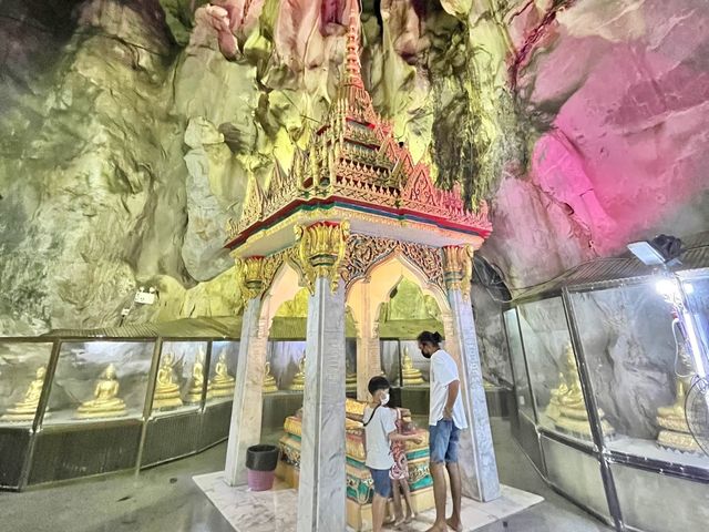วัดถ้ำเขาย้อย จ.เพชรบุรี