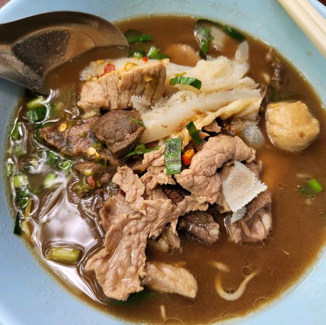 ก๋วยเตี๋ยวลิ้นวัวเฮียตี๋น้อย พยุหะคีรี นครสวรรค์