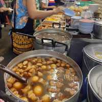ข้าวแกงสิบบาท ลาดหญ้า