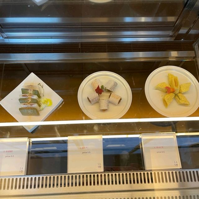 韓國恩平韓屋村宏偉壯觀的山景色搭配的人氣 Cafe🤩