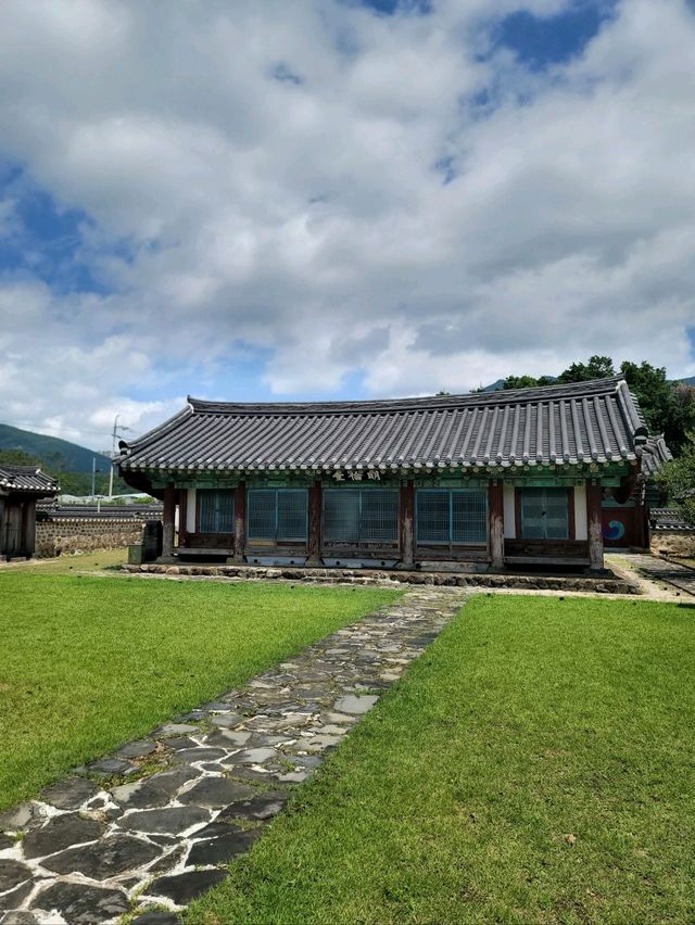 경남 유형문화재로 지정된 거제향교✨️