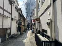 東京・新宿区。『車力門通り』を歩く。