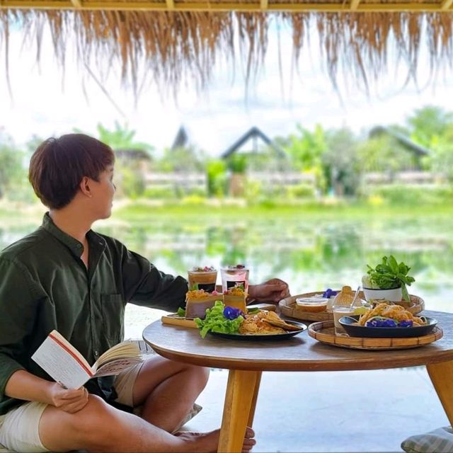 #ชานชาลา 𝙏𝙬𝙚𝙣𝙩𝙮-𝙩𝙬𝙤 𝙘𝙖𝙛𝙚