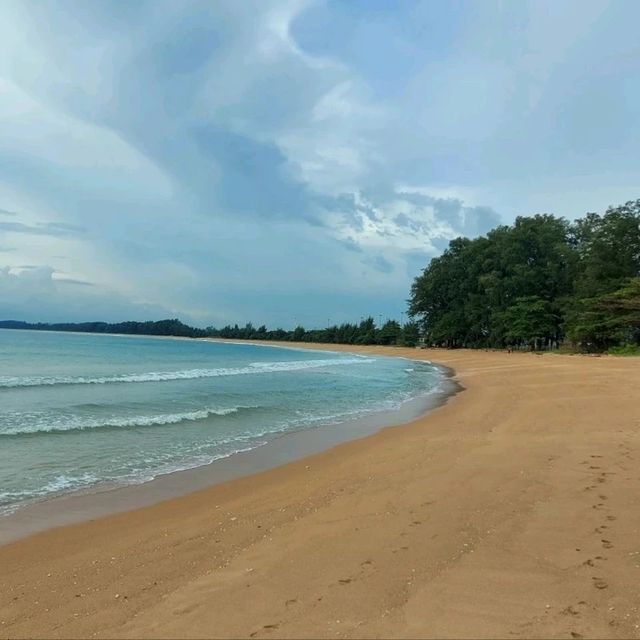 เดินเล่นริมหาด ที่อุทยานแห่งชาติสิรินาถ