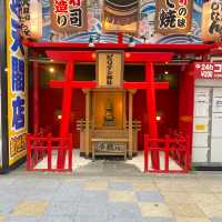 大阪観光スポット！通天閣の福の神ビリケン神社