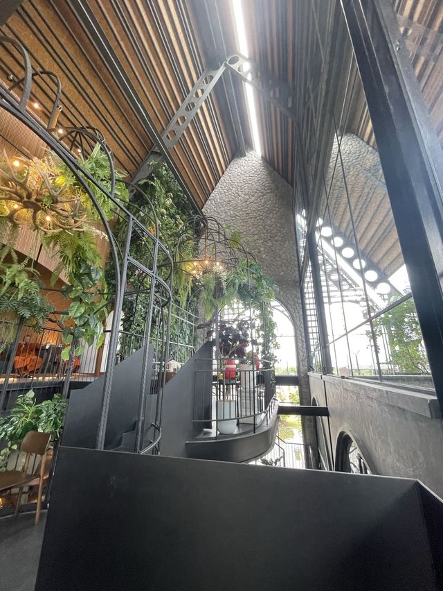 CAFÉ AMAZON CONCEPT STORE 🦜