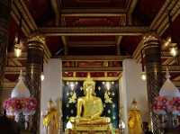 สักการะพระพุทธชินราช พิษณุโลก