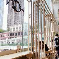 【荃灣】人氣簡約木系CAFE 進駐荃灣 2,500呎超高樓底X落地大玻璃