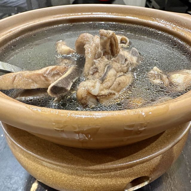 通化夜市裏的（龍涎居）養生藥膳鍋.非吃不可的美食