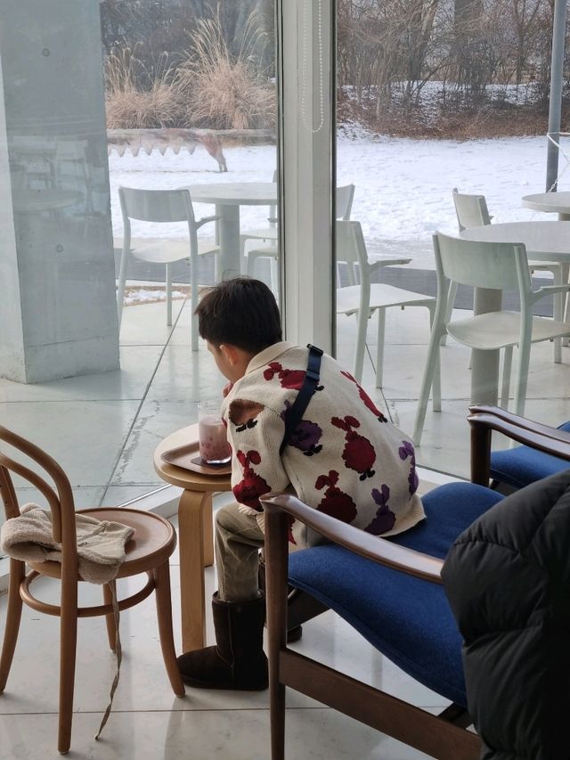 달달한 딸기라떼와 함께 뮤지엄카페 데이트