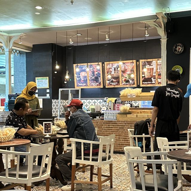 Chill @ Indo vibes popular cafe @ airport