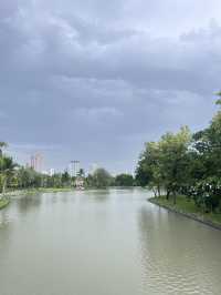 มุมถ่ายรูปฟีลเกาหลี ที่สวนจตุจักรในวันฝนตก 🌳 🚊