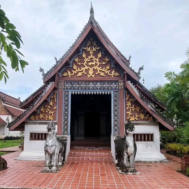 ชมภาพจิตรกรรมฝาผนัง ณ วัดหนองบัว ไทยลื้อ น่าน