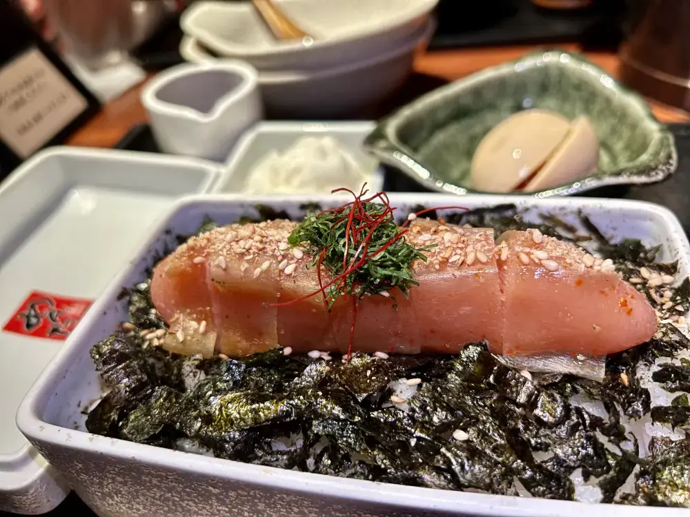 博多必吃美食｜元祖博多めんたい重 博多，整條明太子鋪在飯上