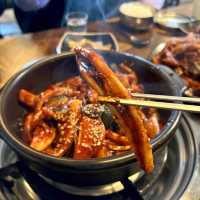 매콤달달한 오징어볶음과 제육이 맛있는 항아리식당!